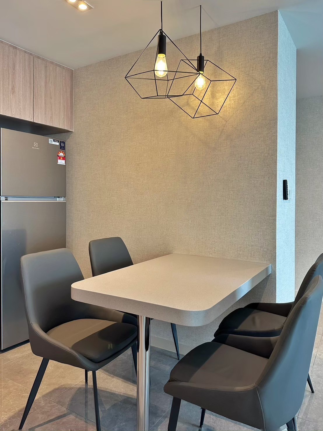 OOAK Suite - 163 Retail Park